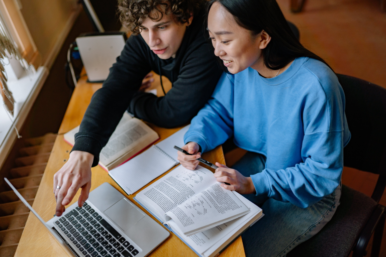 fellow students motivating the other student to study